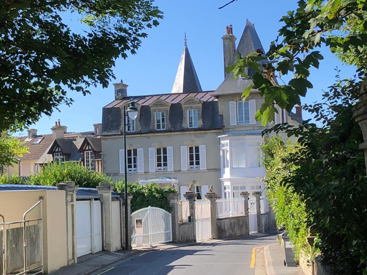 Dday Aviators Le Manoir Hotel Arromanches-les-Bains Ngoại thất bức ảnh